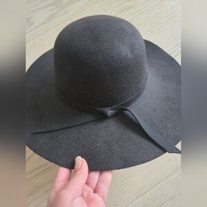 Elegant Black Wide-Brim Hat